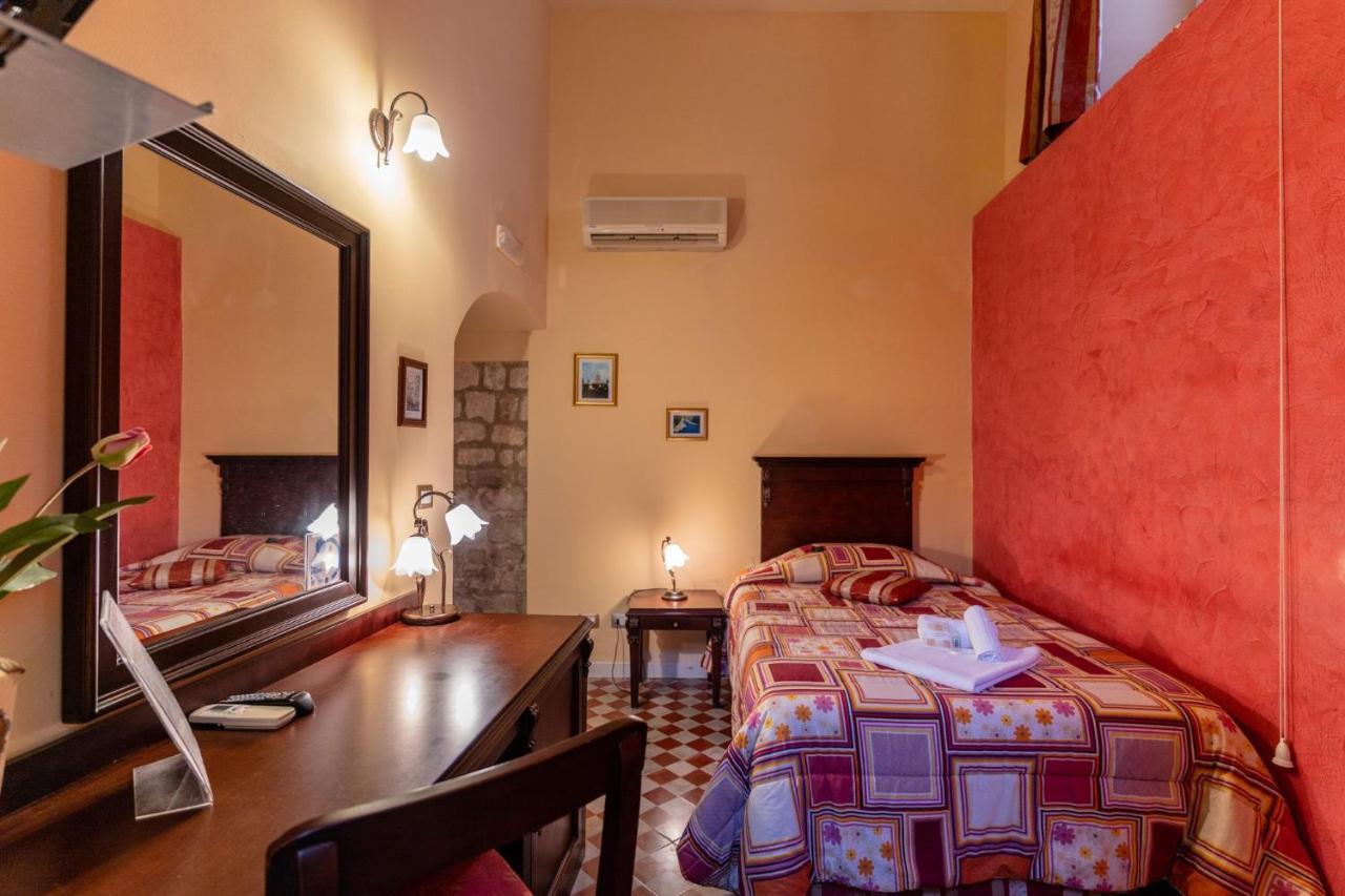 موديكا Palazzo Il Cavaliere B&B De Charme الغرفة الصورة